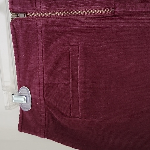 Loft Size 2 Burgundy / Wine Colored Corduroy Mini Skirt Excellent Used Condition - Picture 4 of 11